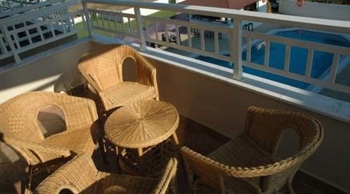 Готель Sarti Plaza Екстер'єр фото